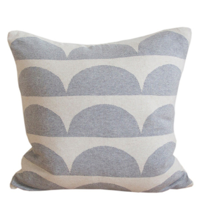Knitted cushion Kamelia grey